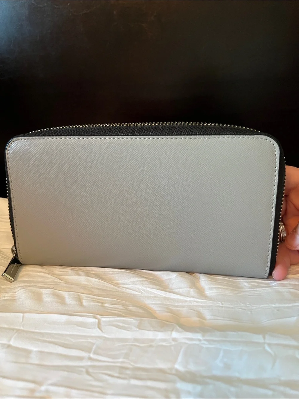 kate spade Two-Tone Zip Wallet in White and Light Gray with Gold Logo